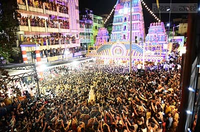 ದ್ರೌಪದಿದೇವಿ ಕರಗ ಶಕ್ತ್ಯೋತ್ಸವ ಅಂಗವಾಗಿ ಬೆಂಗಳೂರು ನಗರದ ಧರ್ಮರಾಯಸ್ವಾಮಿ ದೇವಸ್ಥಾನದಲ್ಲಿ ಧಾರ್ಮಿಕ ಕಾರ್ಯಕ್ರಮಗಳು ನೆರವೇರಿದವು  –ಪ್ರಜಾವಾಣಿ ಚಿತ್ರ/ ಕಿಶೋರ್‌ ಕುಮಾರ್ ಬೋಳಾರ್