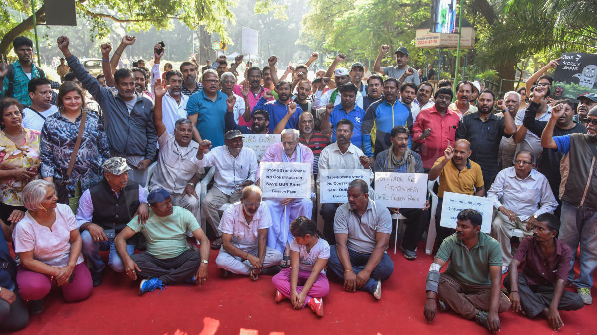ಕಬ್ಬನ್‌ಪಾರ್ಕ್‌ನಲ್ಲಿ ಭಾನುವಾರ ಪ್ರತಿಭಟನೆ ನಡೆಯಿತು. ಸ್ವಾತಂತ್ರ್ಯ ಹೋರಾಟಗಾರ ಎಚ್.ಎಸ್.ದೊರೆಸ್ವಾಮಿ, ನಟಿ ವಸುಂಧರಾ ದಾಸ್ ಇತರರು ಪಾಲ್ಗೊಂಡಿದ್ದರು.
