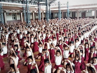 ಕಳಸದ ಪ್ರಬೋಧಿನಿ ವಿದ್ಯಾ ಕೇಂದ್ರದ ವಿದ್ಯಾರ್ಥಿಗಳು ಯೋಗ ಪ್ರದರ್ಶಿಸಿದರು.