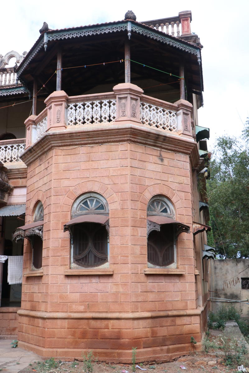 ಪಿಂಕ್ ಪ್ಯಾಲೇಸ್ ಕಟ್ಟಡದ ನೋಟ