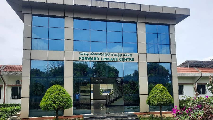 ಚಿಂತಾಮಣಿಯ ಮಾವು ಕೋಯ್ಲೋತ್ತರ ಅಭಿವೃದ್ಧಿ ಕೇಂದ್ರದ ಆಡಳಿತ ಕಚೇರಿ.