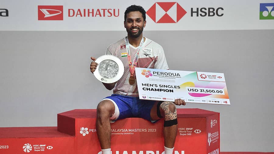 ಪ್ರಶಸ್ತಿಯೊಂದಿಗೆ ಸಂಭ್ರಮಿಸಿದ ಎಚ್.ಎಸ್. ಪ್ರಣಯ್– ಎಎಫ್ಪಿ ಚಿತ್ರ