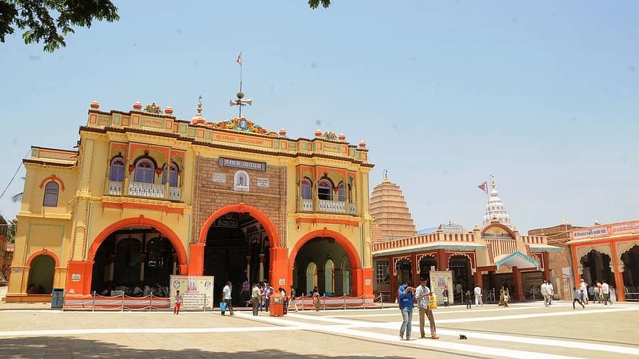 <div class="paragraphs"><p>ಸಿದ್ಧಾರೂಢ ಮಠ</p></div>