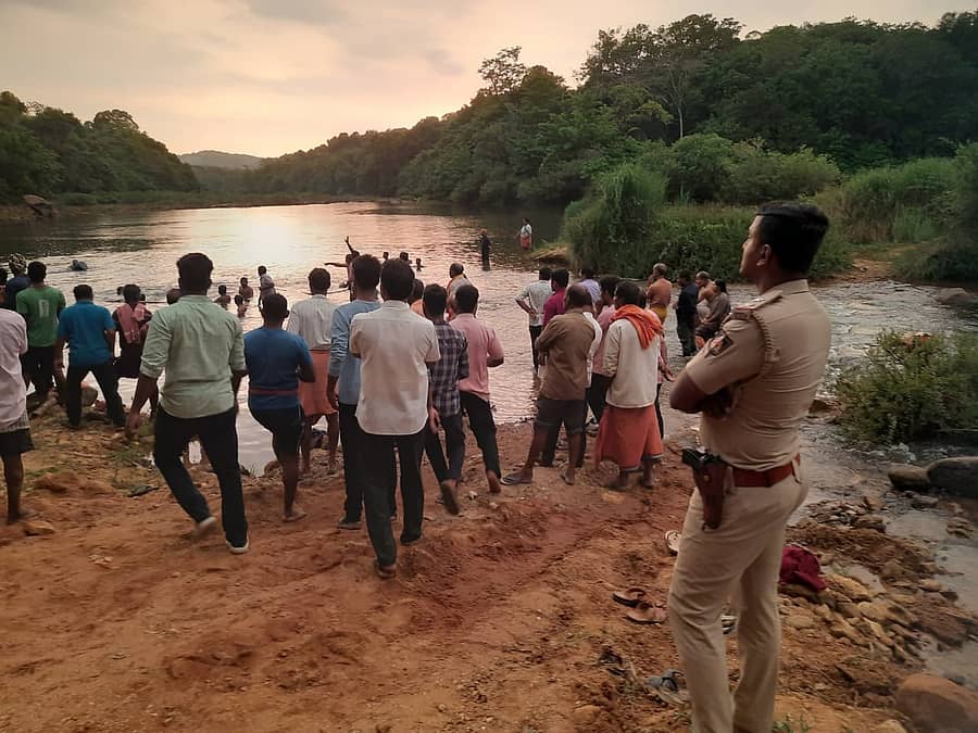 ಬಳ್ಪದಲ್ಲಿ ಕುಮಾರಧಾರ ನದಿಯ ಗುಂಡಿಯಲ್ಲಿ ಬಾಲಕಿಯರು ಮುಳುಗಿದ ಪ್ರದೇಶ