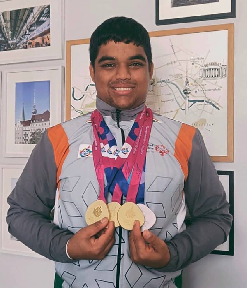 ಪದಕಗಳೊಂದಿಗೆ ಹರೀಶ್ ವಿ