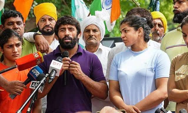 ಲೈಂಗಿಕ ಕಿರುಕುಳ ಆರೋಪ ಹೊತ್ತಿರುವ ಭಾರತೀಯ ಕುಸ್ತಿ ಫೆಡರೇಶನ್‌ ಅಧ್ಯಕ್ಷ ಬ್ರಿಜ್ ಭೂಷಣ್ ಸಿಂಗ್ ವಿರುದ್ಧ ಪ್ರತಿಭಟನೆ ನಡೆಸುತ್ತಿದ್ದ ಒಲಿಪಿಂಕ್ ಪದಕ ವಿಜೇತ ಕುಸ್ತಿಪಟುಗಳು