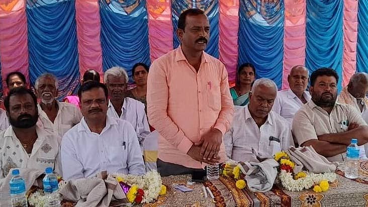 ಸಂತೇಮರಹಳ್ಳಿ ಸಮೀಪದ ಕಮರವಾಡಿಯ ಹಾಲು ಉತ್ಪಾದಕರ ಸಹಕಾರ ಸಂಘದ ಉದ್ಘಾಟನಾ ಕಾರ್ಯಕ್ರಮದಲ್ಲಿ ಚಾಮುಲ್ ಅಧ್ಯಕ್ಷ ವೈ.ಸಿ.ನಾಗೇಂದ್ರ ಮಾತನಾಡಿದರು