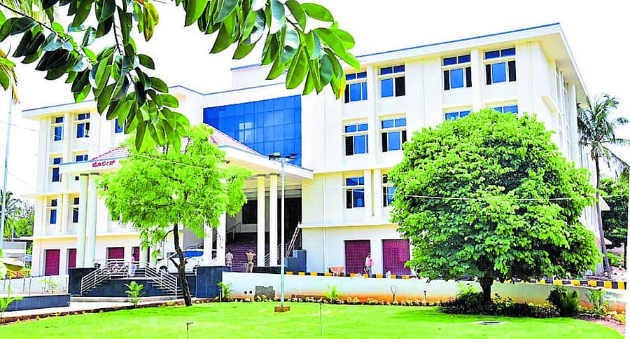 ಹಾವೇರಿಯಲ್ಲಿ ನೂತನವಾಗಿ ನಿರ್ಮಾಣಗೊಂಡಿರುವ ಜಿಲ್ಲಾ ಪೊಲೀಸ್ ಕಾರ್ಯಾಲಯ –ಪ್ರಜಾವಾಣಿ ಚಿತ್ರ