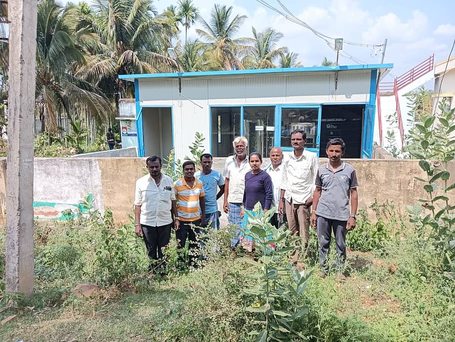 ಕುಡಿಯುವ ನೀರಿನ ಘಟಕ ದುರಸ್ತಿ ಮಾಡುವಂತೆ ಒತ್ತಾಯಿಸಿದ ಗುಬ್ಬಿ ತಾಲ್ಲೂಕಿನ ಹರದಗೆರೆ ಗ್ರಾಮಸ್ಥರು