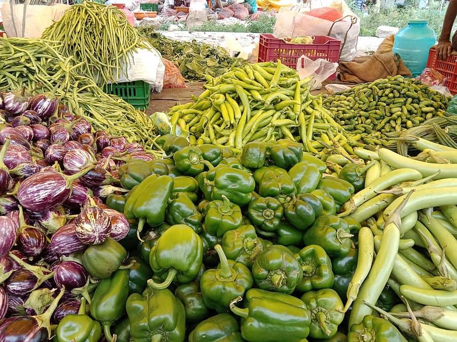 ದಾಬಸ್ ಪೇಟೆಯ ಸಂತೆಯಲ್ಲಿ ವ್ಯಾಪಾರಸ್ಥರು ಮಾರಾಟಕ್ಕೆ ಇಟ್ಟಿದ್ದ ತರಕಾರಿ