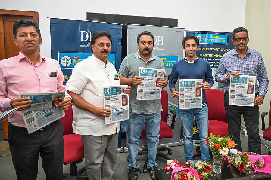 ‘ಡೆಕ್ಕನ್ ಹೆರಾಲ್ಡ್ ಮಾಸ್ಟರ್ಮೈಂಡ್ ಡೈಲಿ’ ಆವೃತ್ತಿಯನ್ನು ಶುಕ್ರವಾರ ಬಿಡುಗಡೆ ಮಾಡಲಾಯಿತು. ಪ್ರಜಾವಾಣಿ, ಡೆಕ್ಕನ್ ಹೆರಾಲ್ಡ್ ಪ್ರಸರಣ ವಿಭಾಗದ ಪ್ರಧಾನ ವ್ಯವಸ್ಥಾಪಕ ಆಲಿವರ್ ಲೆಸ್ಲಿ, ಗಾಂಧಿ ಸ್ಮಾರಕ ನಿಧಿ ಅಧ್ಯಕ್ಷ ವೂಡೇ ಪಿ. ಕೃಷ್ಣ, ಟಿಪಿಎಂಎಲ್ ನಿರ್ದೇಶಕ ಚೈತನ್ಯ ನೆಟ್ಟಕಲ್ಲಪ್ಪ, ಸ್ನೂಕರ್ ಚಾಂಪಿಯನ್ ಪಂಕಜ್ ಅಡ್ವಾಣಿ, ಸಿಇಒ ಸೀತಾರಾಮನ್ ಶಂಕರ್ ಇದ್ದರು.