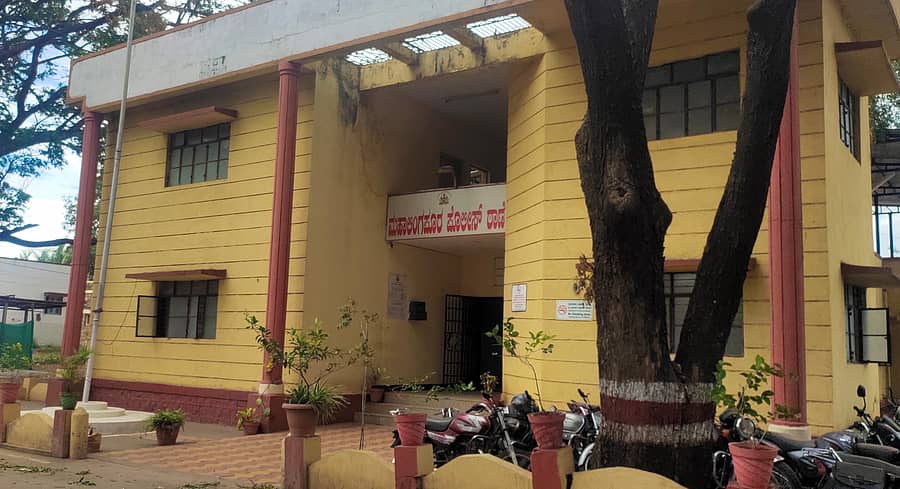 ಮಹಾಲಿಂಗಪುರ ಪೊಲೀಸ್ ಠಾಣೆ