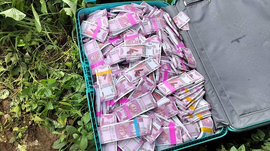 ಸೂಟ್ಕೇಸ್ನಲ್ಲಿದ್ದ ₹ 2,000 ಮುಖಬೆಲೆಯ ಜೆರಾಕ್ಸ್ ನೋಟುಗಳು