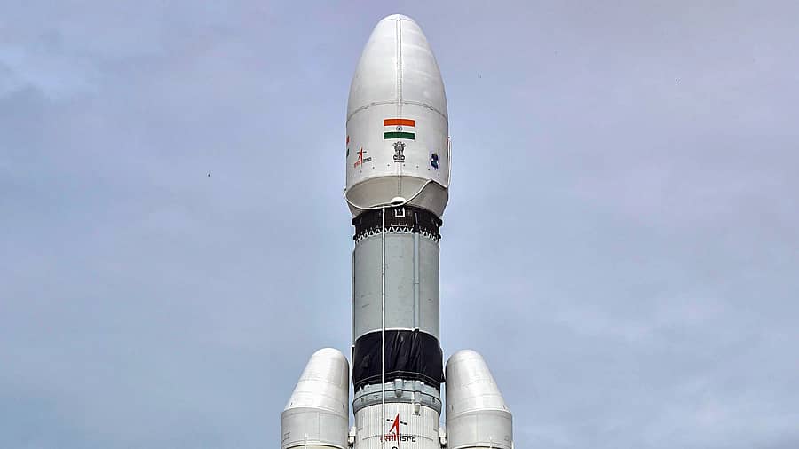 ಆಂಧ್ರಪ್ರದೇಶದ ಸತೀಶ್ ಧವನ್ ಬಾಹ್ಯಾಕಾಶ ಕೇಂದ್ರದಲ್ಲಿ ಚಂದ್ರಯಾನ–3 ಉಡ್ಡಯನಕ್ಕೆ ಸಜ್ಜಾಗಿರುವ ಎಲ್ವಿಎಂ–3 ಉಡ್ಡಯನ ವಾಹಕ –ಪಿಟಿಐ ಚಿತ್ರ