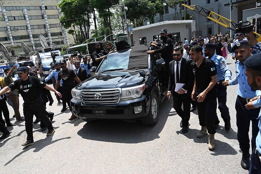  ಮಂಗಳವಾರ ಪಾಕಿಸ್ತಾನ ಚುನಾವಣಾ ಆಯೋಗದ ಎದುರು ಮಾಜಿ ಪ್ರಧಾನಿ ಇಮ್ರಾನ್‌ ಖಾನ್‌ ಹಾಜರಾಗಿದ್ದರು –ಎಎಫ್‌ಪಿ ಚಿತ್ರ