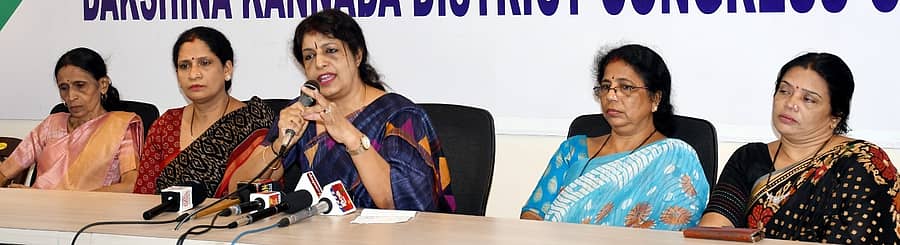 ಪತ್ರಿಕಾಗೋಷ್ಠಿಯಲ್ಲಿ ಕೃಪಾ ಆಳ್ವ ಮಾತನಾಡಿದರು. ಕಲಾ, ಗೀತಾ, ಶಶಿಕಲಾ ಹಾಗೂ ಮಲ್ಲಿಕಾ ಇದ್ದಾರೆ