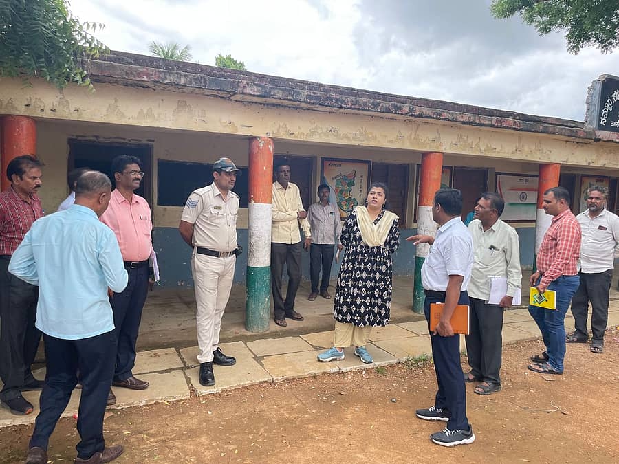 ಸೇಡಂ ತಾಲ್ಲೂಕು ಮಳಖೇಡದ ಸರ್ಕಾರಿ ಮಾದರಿ ಪ್ರಾಥಮಿಕ ಶಾಲೆಗೆ ಜಿಲ್ಲಾಧಿಕಾರಿ ಫೌಜಿಯಾ ತರನ್ನುಮ್ ಭೇಟಿ ನೀಡಿದರು