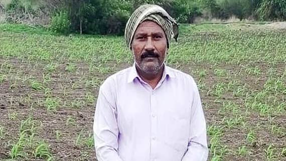 ಲಕ್ಷ್ಮೇಶ್ವರ ಸಮೀಪದ ಗೊಜನೂರು ಗ್ರಾಮದಲ್ಲಿ ಹೊಲಗಳಲ್ಲಿ ಬೆಳೆಯುತ್ತಿರುವ ಗೋವಿನಜೋಳ ಬೆಳೆಗೆ ಲದ್ದಿ ಹುಳು ಕಾಟ ಶುರುವಾಗಿದೆ