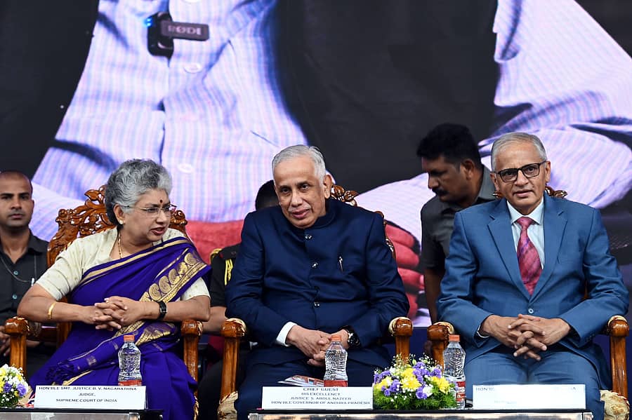 ಬೆಂಗಳೂರಿನ ರಾಮಯ್ಯ ಕಾನೂನು ಕಾಲೇಜಿನಲ್ಲಿ ಶನಿವಾರ ನಡೆದ ಕಾಲೇಜಿನ ಬೆಳ್ಳಿ ಮಹೋತ್ಸವದಲ್ಲಿ (ಎಡದಿಂದ) ಸುಪ್ರೀಂ ಕೋರ್ಟ್ ನ್ಯಾಯಮೂರ್ತಿ ಬಿ.ವಿ.ನಾಗರತ್ನ, ಆಂಧ್ರಪ್ರದೇಶದ ರಾಜ್ಯಪಾಲ ಎಸ್.ಅಬ್ದುಲ್ ನಜೀರ್, ಸುಪ್ರೀಂ ಕೋರ್ಟ್‌ ನ್ಯಾಯಮೂರ್ತಿ ಎ.ಎಸ್.ಬೋಪಣ್ಣ ಪಾಲ್ಗೊಂಡಿದ್ದರು.