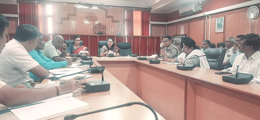 ಗದಗ ಜಿಲ್ಲಾಧಿಕಾರಿಯಲ್ಲಿ ನಡೆದ ಪೂರ್ವಭಾವಿ ಸಭೆಯಲ್ಲಿ ಜಿಲ್ಲಾಧಿಕಾರಿ ವೈಶಾಲಿ ಎಂ.ಎಲ್. ಮಾತನಾಡಿದರು. ಎಡಿಸಿ ಅನ್ನಪೂರ್ಣ ಎಂ. ಇದ್ದಾರೆ