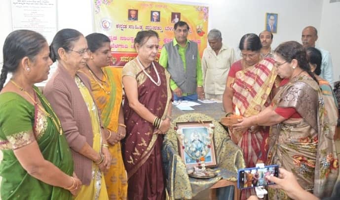 ಬೆಳಗಾವಿಯಲ್ಲಿ ಬುಧವಾರ ನಡೆದ ‘ಕನ್ನಡ ಕಲರವ’ ಕಾರ್ಯಕ್ರಮವನ್ನು ಗುರುದೇವಿ ಹುಲೆಪ್ಪನವರಮಠ ಉದ್ಘಾಟಿಸಿದರು