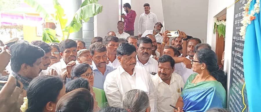 ತಲಕಾಡಿನಲ್ಲಿ ನೂತನ ಗ್ರಾಮ ಪಂಚಾಯತಿ ಕಾರ್ಯಾಲಯ ಉದ್ಘಾಟನೆಯಲ್ಲಿ ಸಮಾಜ ಕಲ್ಯಾಣ ಹಾಗೂ ಜಿಲ್ಲಾ ಉಸ್ತುವಾರಿ ಸಚಿವ ಮಹಾದೇವಪ್ಪ