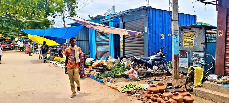 ಕೊಡಿಗೇನಹಳ್ಳಿ ಸಂತೆಮೈದಾನದಲ್ಲಿ ನಿರ್ಮಾಣವಾಗಿರುವ ಅನಧಿಕೃತ ಅಂಗಡಿಗಳು