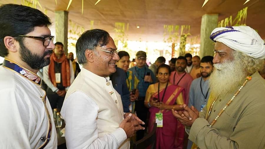 ಎಸ್‌–20 ಸಭೆಯಲ್ಲಿ ಪಾಲ್ಗೊಂಡಿದ್ದ ಪ್ರತಿನಿಧಿಗಳ ಜೊತೆಗೆ ಸದ್ಗುರು ಸಮಾಲೋಚನೆ ನಡೆಸಿದರು.