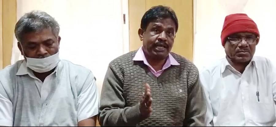 ಶ್ರೀನಿವಾಸಪುರದಲ್ಲಿ ಗುರುವಾರ ಏರ್ಪಡಿಸಿದ್ದ ದಲಿತ ಸಂಘರ್ಷ ಸಮಿತಿ ಮುಖಂಡರ ಸಭೆಯಲ್ಲಿ ಕನರ್ಾಟಕ ದಲಿತ ಸಂಘರ್ಷ ಸಮತಿಯ ಜಿಲ್ಲಾ ಘಟಕದ ಸಂಚಾಲಕ ನಾಗನಾಳ ಮುನಿಯಪ್ಪ ಮಾತನಾಡಿದರು.