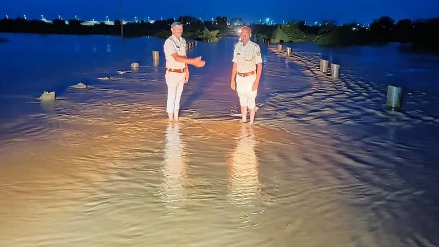 ಬೀದರ್ ತಾಲ್ಲೂಕಿನ ಸಿಂದೋಲ್ ಸೇತುವೆ ಮುಳುಗಿದೆ