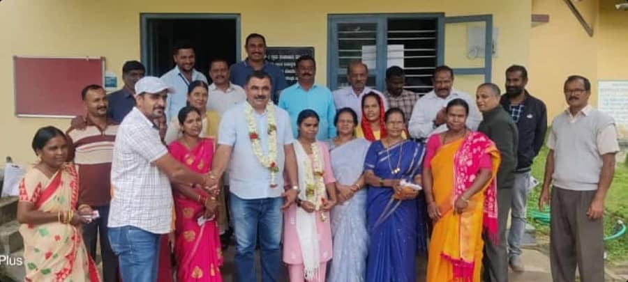 ಗೋಣಿಕೊಪ್ಪಲು ಬಳಿಯ ಮಾಯಮುಡಿ ಗ್ರಾಮ ಗ್ರಾಮ ಪಂಚಾಯಿತಿಯ ಎರಡನೇ ಅವಧಿಗೆ ಅಧ್ಯಕ್ಷರಾಗಿ ಆಪಟ್ಟೀರ ಟಾಟು ಮೊಣ್ಣಪ್ಪ, ಉಪಾಧ್ಯಕ್ಷರಾಗಿ ಮತ್ತು ಪಿ.ಎಸ್.ಶಾಂತ ಆಯ್ಕೆಯಾದರು