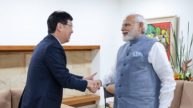 ಪ್ರಧಾನಿ ನರೇಂದ್ರ ಮೋದಿ ಮತ್ತು ಫಾಕ್ಸ್ಕಾನ್ ಅಧ್ಯಕ್ಷ ಯಂಗ್ ಲಿಯು