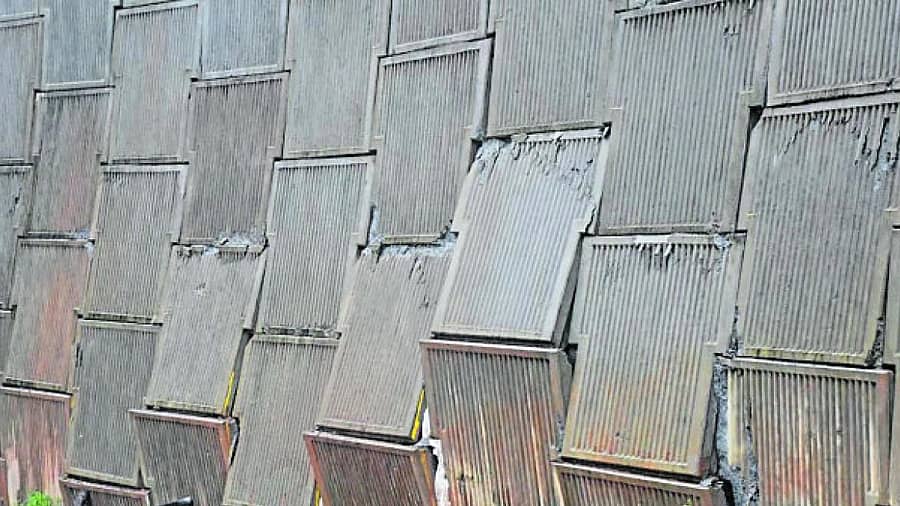 ಕೊಡಗು ಜಿಲ್ಲಾಧಿಕಾರಿ ಕಚೇರಿಯ ತಡೆಗೋಡೆ