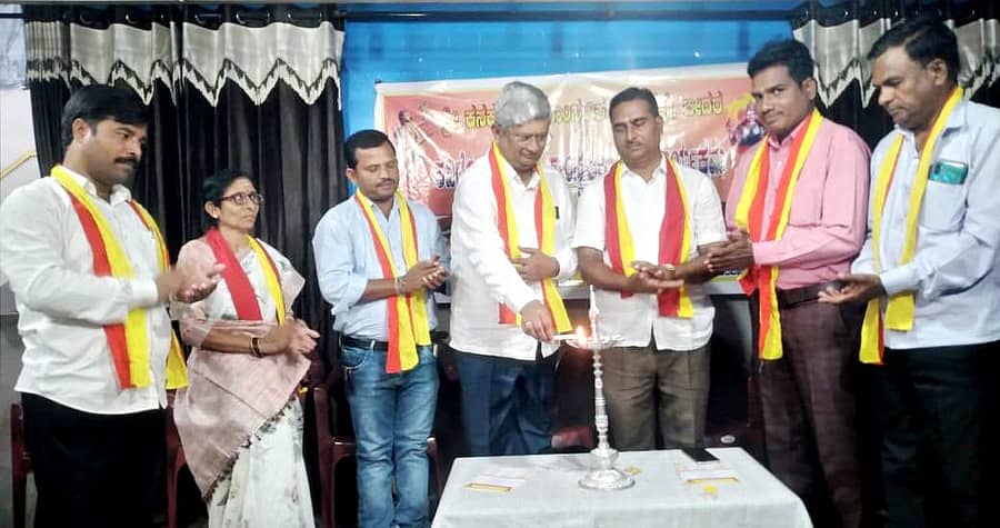 ಬೀದರ್ನಲ್ಲಿ ಏರ್ಪಡಿಸಿದ್ದ ಕವಿಗೋಷ್ಠಿಯನ್ನು ಸಾಹಿತಿ ಸಿದ್ರಾಮಪ್ಪ ಮಾಸಿಮಾಡೆ ಉದ್ಘಾಟಿಸಿದರು