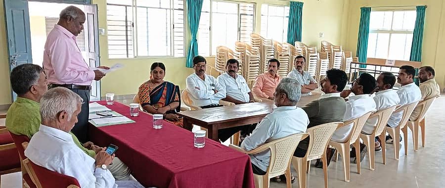 ಕೊಣನೂರಿನ ಬಿ.ಎಂ.ಶೆಟ್ಟಿ ಸರ್ಕಾರಿ ಪ್ರಥಮದರ್ಜೆ ಕಾಲೇಜಿನಲ್ಲಿ ನಡೆದ ಪ್ರಥಮ ಸಿಡಿಸಿ ಸಭೆಯಲ್ಲಿ ಪ್ರಾಂಶುಪಾಲ ಬಸವರಾಜ ಮಾತನಾಡಿದರು