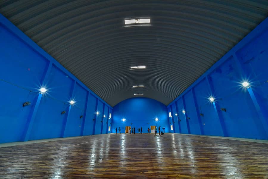 ಕೊಪ್ಪಳದ ಜಿಲ್ಲಾ ಕ್ರೀಡಾಂಗಣದಲ್ಲಿ ನಿರ್ಮಾಣವಾದ ಖೇಲೊ ಇಂಡಿಯಾ ಒಳಾಂಗಣ ಕ್ರೀಡಾಂಗಣದ ನೋಟ –ಪ್ರಜಾವಾಣಿ ಚಿತ್ರ/ಭರತ್‌ ಕಂದಕೂರ