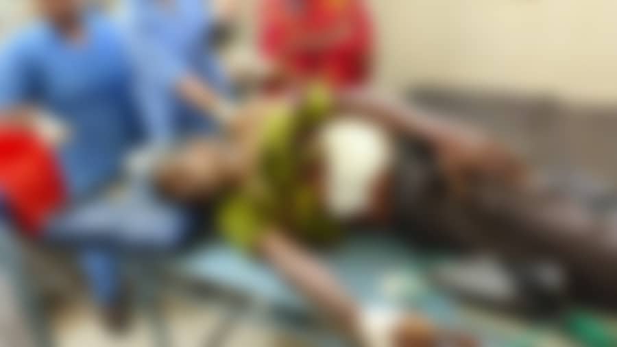 ಕಳಸ ಸಮೀಪದ ಮುಜೇಕಾನಿನ ಕೃಷಿಕ ಮರಿಗೌಡ ಅವರಿಗೆ ಕಾಡುಕೋಣದ ದಾಳಿಯಿಂದ ಆದ ಗಾಯಕ್ಕೆ ಸಮುದಾಯ ಆರೋಗ್ಯ ಕೇಂದ್ರದಲ್ಲಿ ಶನಿವಾರ ಪ್ರಥಮ ಚಿಕಿತ್ಸೆ ನೀಡಲಾಯಿತು