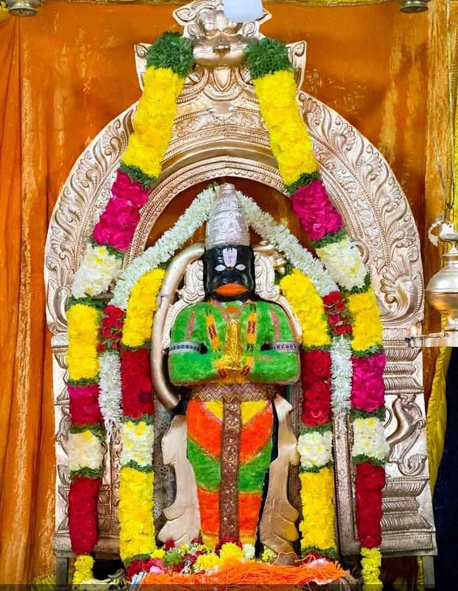 ಚಿಂತಾಮಣಿಯ ವರದಾದ್ರಿ ಬೆಟ್ಟದಲ್ಲಿರುವ ವರದಾಂಜನೇಯಸ್ವಾಮಿಗೆ ಶನಿವಾರ ಮಾಡಿದ್ದ ವಿಶೇಷ ಅಲಂಕಾರ