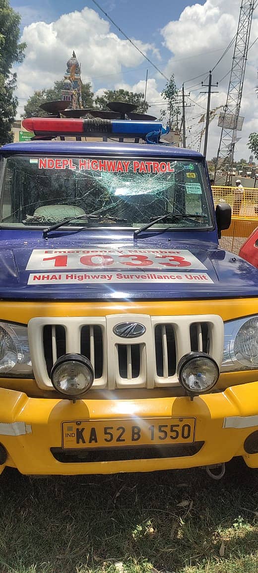 ಘಟನೆಯಲ್ಲಿ ಜಖಂಗೊಂಡ ಹೈವೇ ಪೆಟ್ರೋಲಿಂಗ್ ವಾಹನ