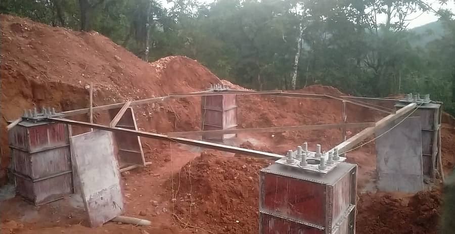 ಶಿರಸಿ ತಾಲ್ಲೂಕಿನ ಕೊಡ್ನಗದ್ದೆಯಲ್ಲಿ ನಿರ್ಮಾಣ ಹಂತದಲ್ಲಿದ್ದ ಮೊಬೈಲ್ ಟವರ್ ಕಾಮಗಾರಿ.