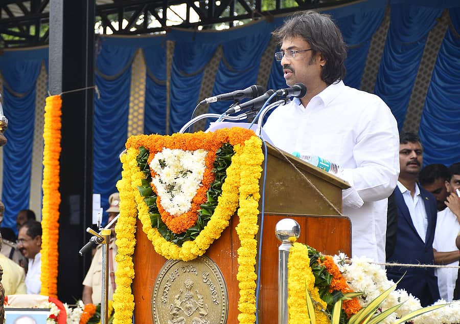 ಶಿವಮೊಗ್ಗದ ಡಿಎಆರ್ ಮೈದಾನದಲ್ಲಿ ಮಂಗಳವಾರ ಸ್ವಾತಂತ್ರ್ಯೋತ್ಸವ ಸಮಾರಂಭದಲ್ಲಿ ಜಿಲ್ಲಾ ಉಸ್ತುವಾರಿ ಸಚಿವ ಮಧು ಬಂಗಾರಪ್ಪ ಮಾತನಾಡಿದರು