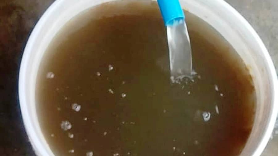 ಕುಷ್ಟಗಿ ತಾಲ್ಲೂಕಿನ ಮಾದಾಪುರ ಗ್ರಾಮದಲ್ಲಿ ನಲ್ಲಿಯಿಂದ ಬರುವ ನೀರು ಕಲುಷಿತಗೊಂಡಿದೆ