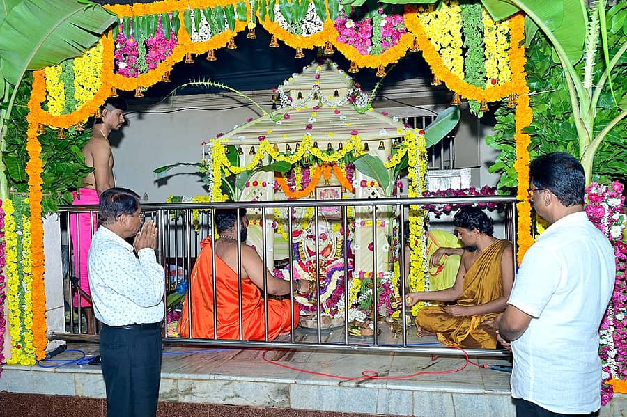 ಮಹತೋಭಾರ ಕುಕ್ಕೆ ಶ್ರೀಸುಬ್ರಹ್ಮಣ್ಯ ದೇವಸ್ಥಾನದಲ್ಲಿ ವರಮಹಾಲಕ್ಷ್ಮಿ ಪೂಜೆಯನ್ನು ಶುಕ್ರವಾರ ಆಚರಿಸಲಾಯಿತು