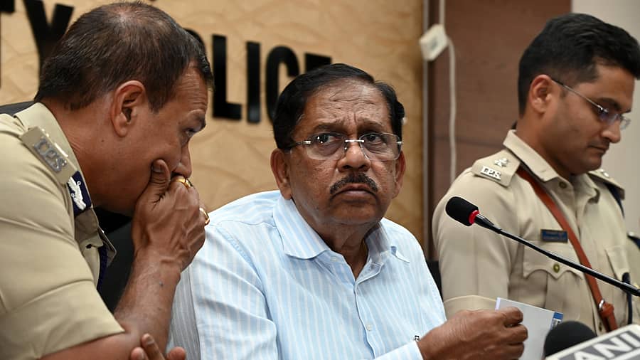 ಪೊಲೀಸ್ ಅಧಿಕಾರಿಗಳ ಸಭೆಯಲ್ಲಿ ಗೃಹಸಚಿವ ಡಾ.ಜಿ.ಪರಮೇಶ್ವರ