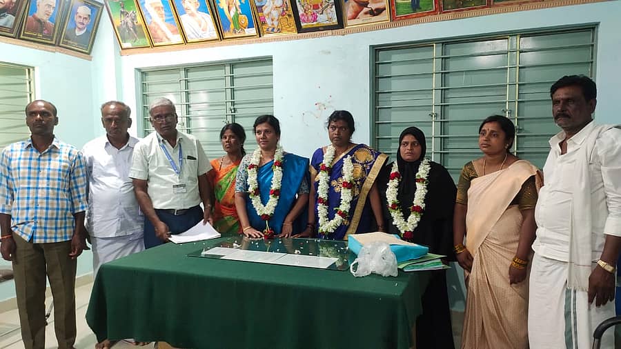 ಶ್ರೀನಿವಾಸಪುರ ತಾಲ್ಲೂಕಿನ ಬೈರಗಾನಪಲ್ಲಿ ಗ್ರಾಮ ಪಂಚಾಯಿತಿ ಅಧ್ಯಕ್ಷರಾಗಿ ನೇತ್ರಾವತಿ, ಉಪಾಧ್ಯಕ್ಷೆಯಾಗಿ ಸಲ್ಮಾ ಖಾನಂ ಆಯ್ಕೆಯಾಗಿದ್ದಾರೆ