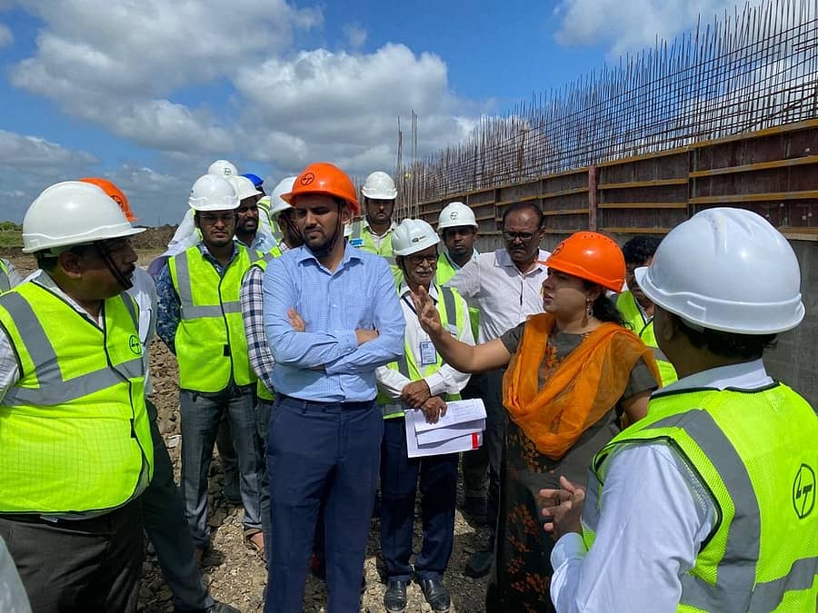 ಜಿಲ್ಲಾಧಿಕಾರಿ ಬಿ.ಫೌಜಿಯಾ ತರನ್ನುಮ್ ಅವರು ಸೋಮವಾರ ಹುಮನಾಬಾದ ರಸ್ತೆಯ ತಾವರಗೇರಾ ಕ್ರಾಸ್ ಬಳಿಯ ಸಲಾಂ ಟೇಕಡಿ ಪ್ರದೇಶದಲ್ಲಿ ನಡೆಯುತ್ತಿರುವ ಕುಡಿಯುವ ನೀರು ಶುದ್ಧೀಕರಣ ಘಟಕದ ಕಾಮಗಾರಿ ಪರಿಶೀಲಿಸಿದರು