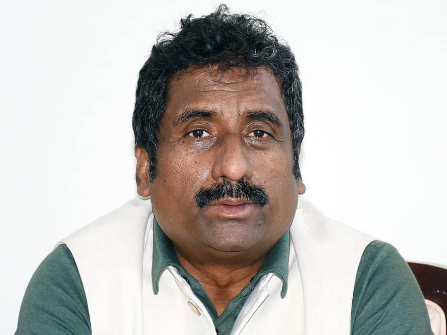 ರಹೀಂ ಖಾನ್, ಪೌರಾಡಳಿತ ಹಾಗೂ ಹಜ್ ಖಾತೆ ಸಚಿವ