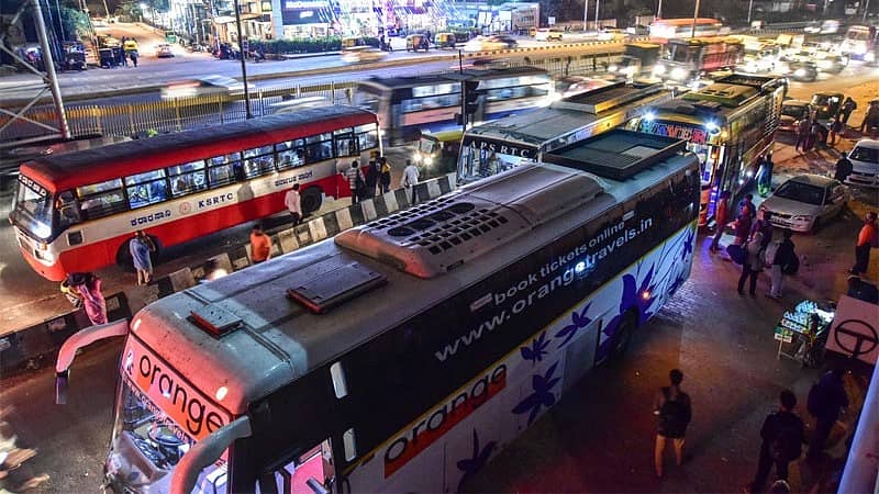 ಹೆಬ್ಬಾಳ ಸಮೀಪದ ಎಸ್ಟೀಮ್ ಮಾಲ್ ಬಳಿ ಖಾಸಗಿ ಬಸ್ಗಳ ಹಾವಳಿ