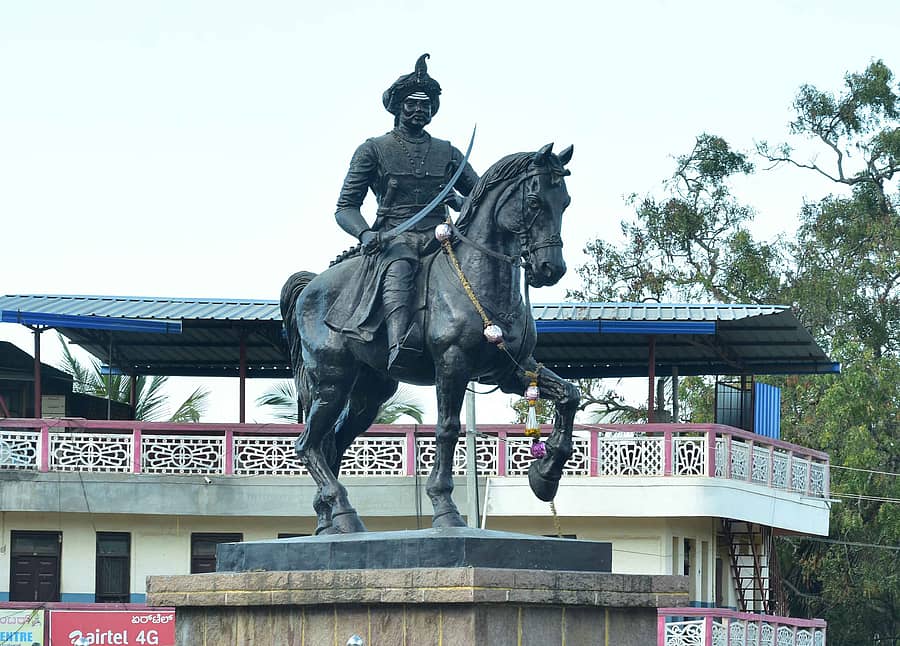 ಚಿತ್ರದುರ್ಗದಲ್ಲಿರುವ ಮದಕರಿ ನಾಯಕ ಪ್ರತಿಮೆ