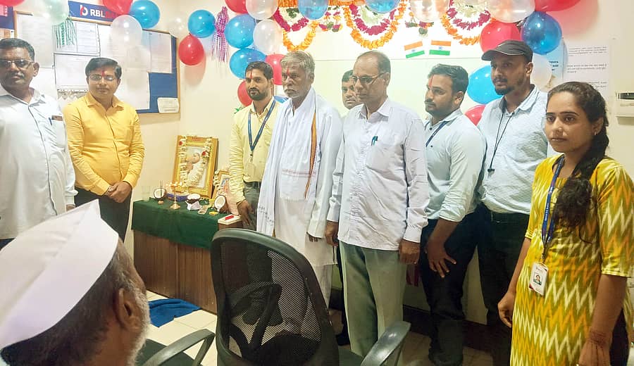 ಹೊರ್ತಿ ಸಮೀಪದ ಇಂಚಗೇರಿಯ ಆರ್.ಎಲ್ ಬ್ಯಾಂಕ್ ಶಾಖೆಯಲ್ಲಿ ಸೋಮವಾರ ಆರ್.ಬಿ.ಎಲ್ ಬ್ಯಾಂಕ್ ಲಿಮಿಟೆಡ್ನ 80ನೇ ವಾರ್ಷಿಕೋತ್ಸವ ಆಚರಿಸಲಾಯಿತು